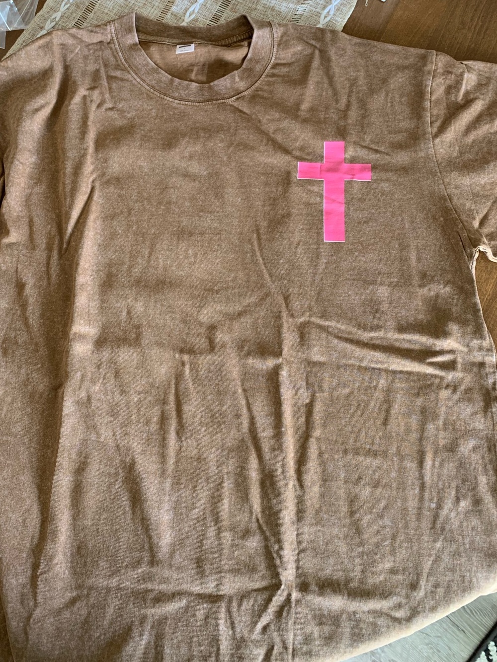 “Faith Over Fear” Brown Short-Sleeve Tee with Pink Cross Graphic